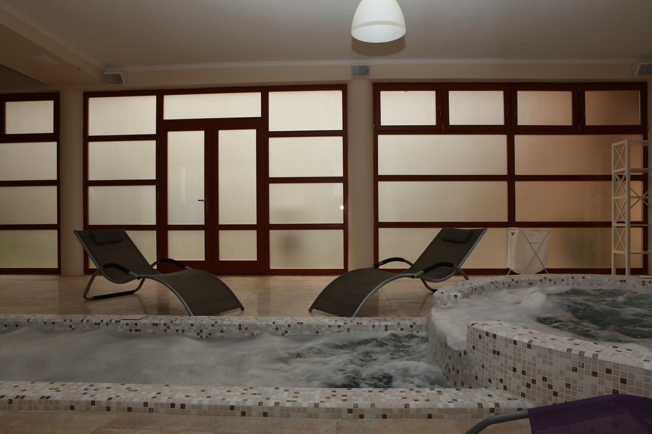 Publo Spa Hotel Vyshkove Esterno foto